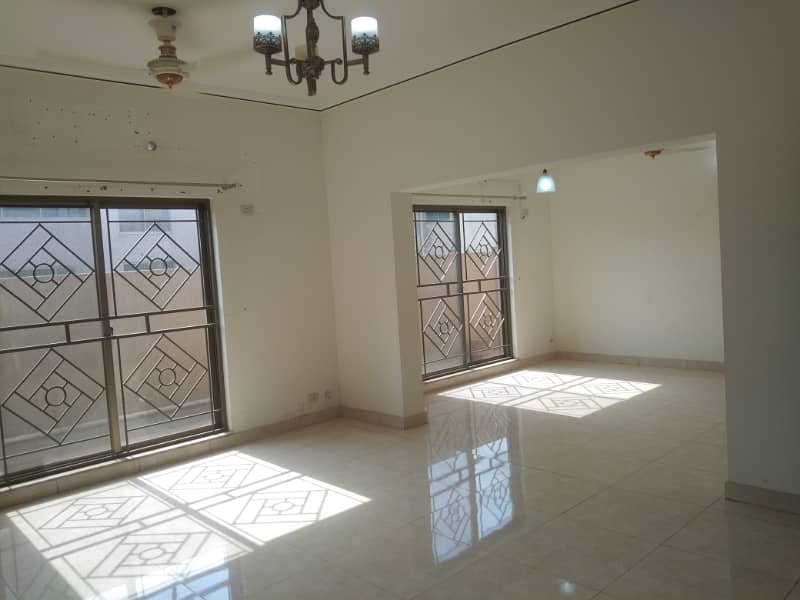 21 Marla Main Boulevard Unique Brig House For Sale In Askari 10 5