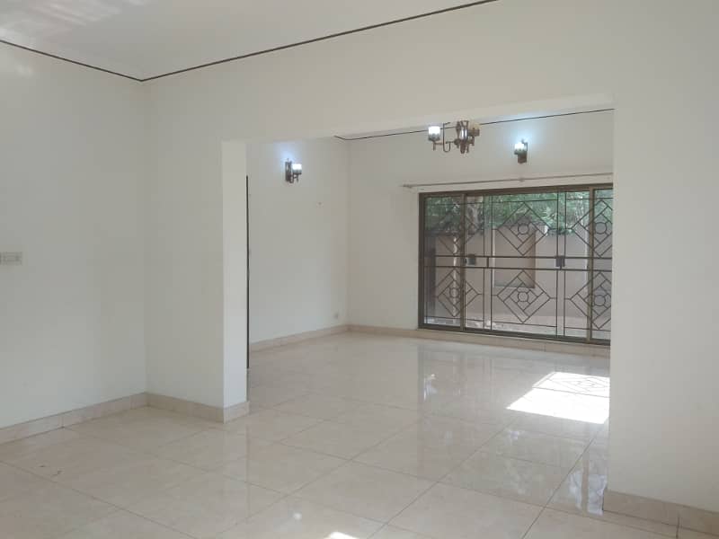 21 Marla Main Boulevard Unique Brig House For Sale In Askari 10 6