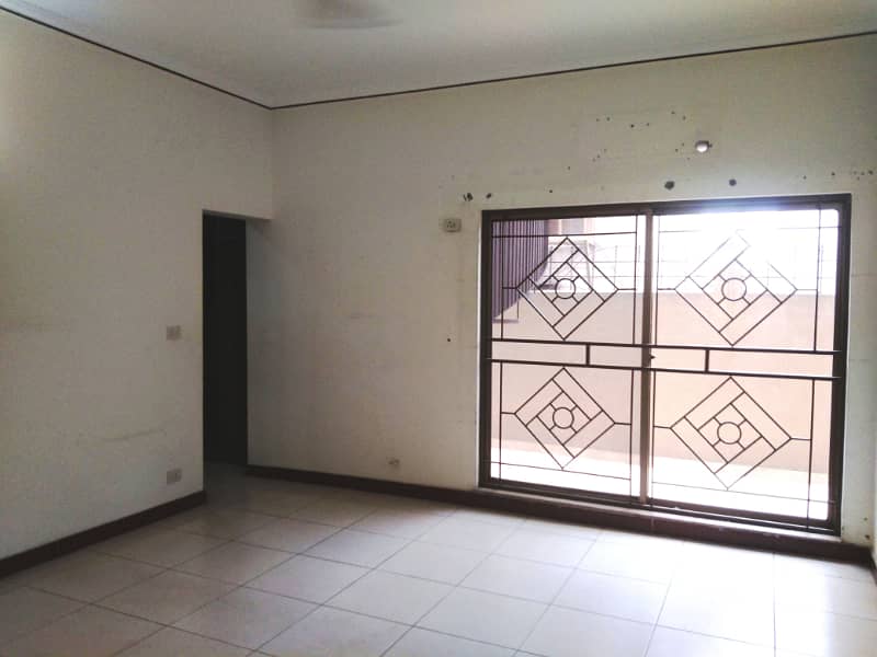 21 Marla Main Boulevard Unique Brig House For Sale In Askari 10 17