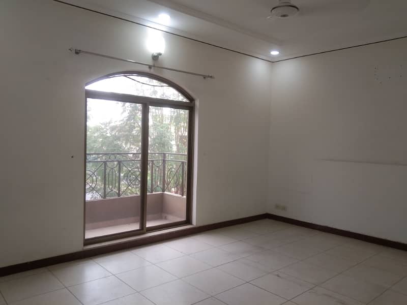 21 Marla Main Boulevard Unique Brig House For Sale In Askari 10 24