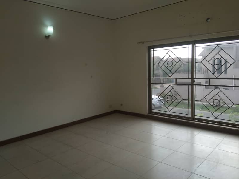 21 Marla Main Boulevard Unique Brig House For Sale In Askari 10 32