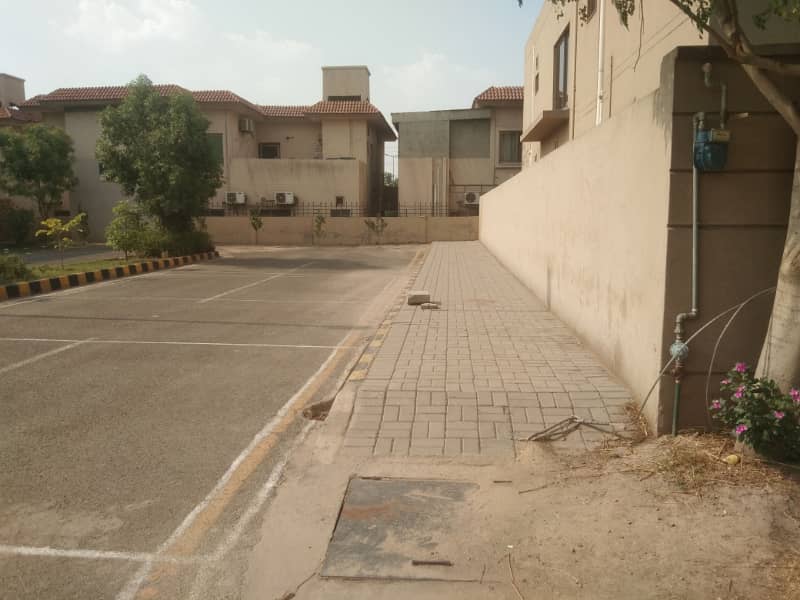 21 Marla Main Boulevard Unique Brig House For Sale In Askari 10 45