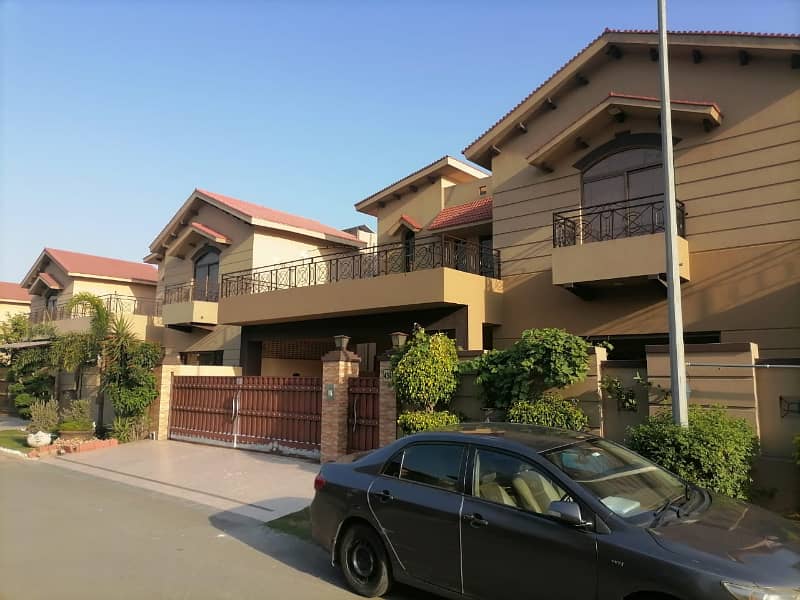 21 Marla Main Boulevard Unique Brigadier House For Sale In Askari 10 3