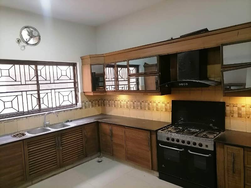 21 Marla Main Boulevard Unique Brigadier House For Sale In Askari 10 12