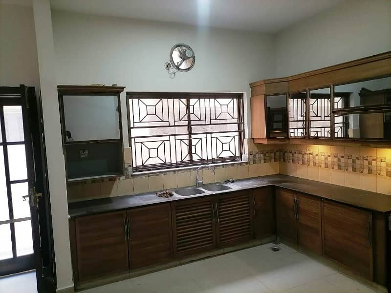 21 Marla Main Boulevard Unique Brigadier House For Sale In Askari 10 14