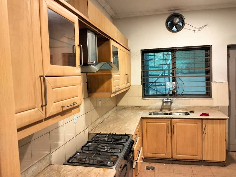 10 Marla House with Basment for Rent in Askari 10 21