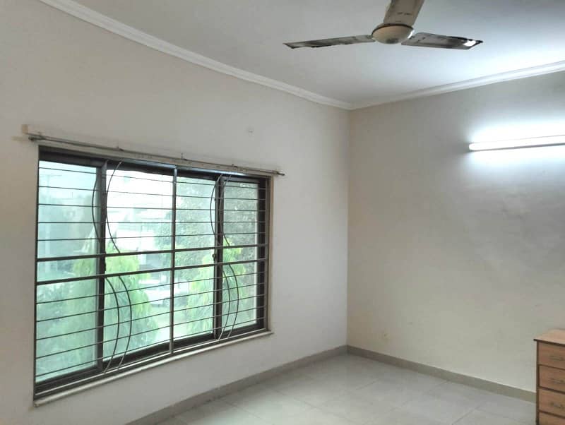 10 Marla House with Basment for Rent in Askari 10 32