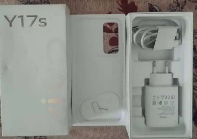 Vivo y17s Full Box bilkul new ha 10 by 10 2