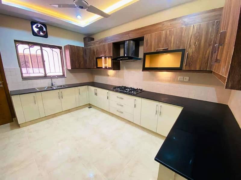 15 Marla Beautiful Brig House For Sale in Askari-10 26