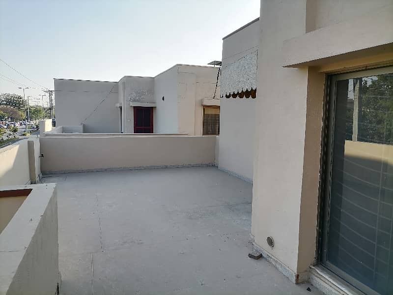 Well-constructed House Available For sale In Askari 10 - Sector E 26