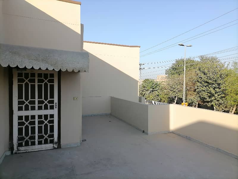 Well-constructed House Available For sale In Askari 10 - Sector E 27