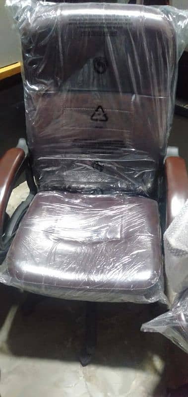 Brand New Executive revolving Office Chair 0