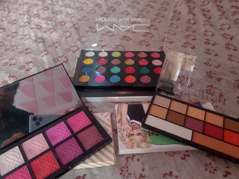 Huda beauty brand or Mac company ka brand hai 5