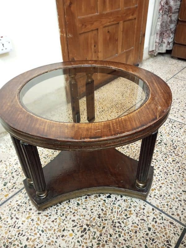 Side Tables and Centre table for sale in Good condition. 1