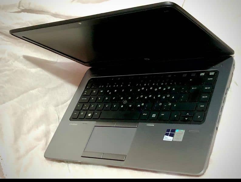 HP Elite Book 840 0