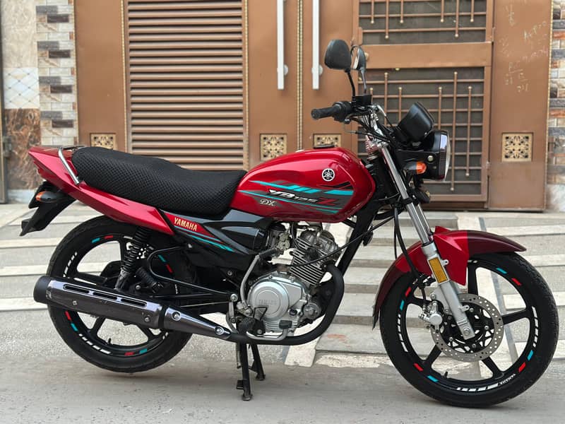 Yamaha YB125-Z DX (2023) MODEL | Yamaha in Bikes | YB 125Z-DX 8