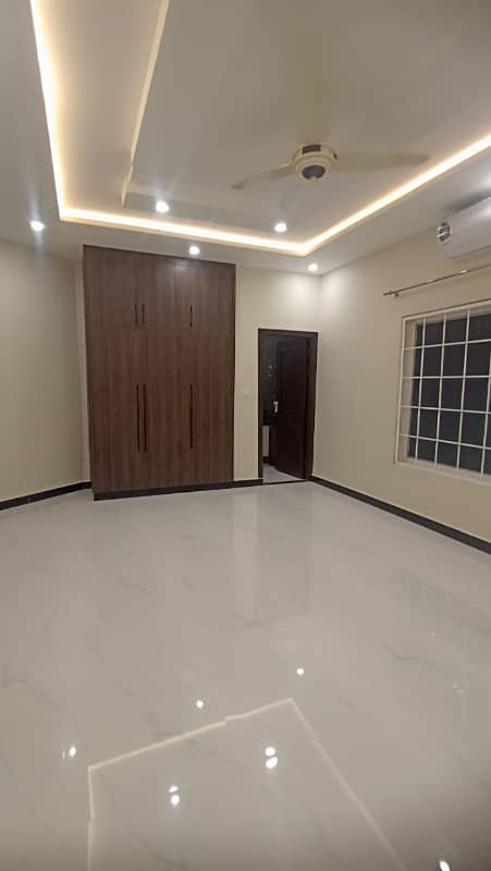 4 BEDROOMS UPPER PORTION IS AVAILABLE FOR RENT IN I-8 ISLAMABAD. 10