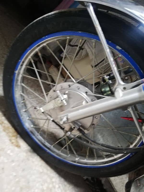 Honda 125 used tire available and tube available front and back good 0