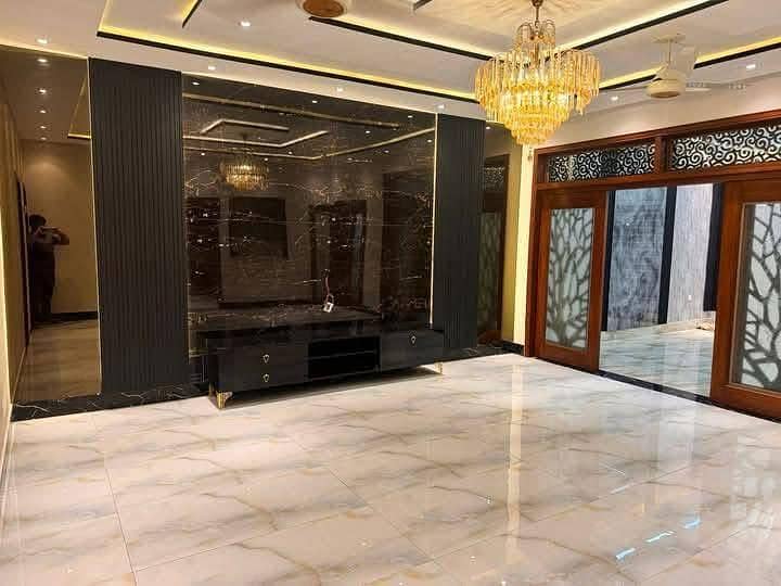 Owner Meeting Possible 10 Marla Used Well Maintained Luxury Designer House For Sale In Bahria Town Lahore 2