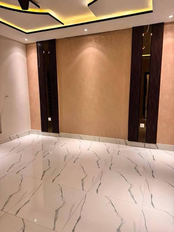 Owner Meeting Possible 10 Marla Used Well Maintained Luxury Designer House For Sale In Bahria Town Lahore 8