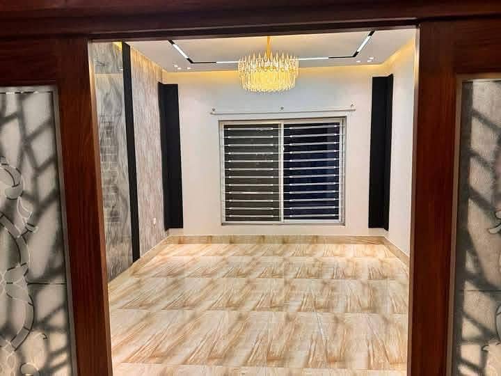 Owner Meeting Possible 10 Marla Used Well Maintained Luxury Designer House For Sale In Bahria Town Lahore 14