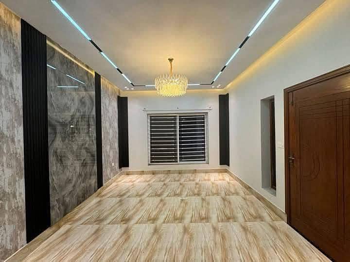 Owner Meeting Possible 10 Marla Used Well Maintained Luxury Designer House For Sale In Bahria Town Lahore 20