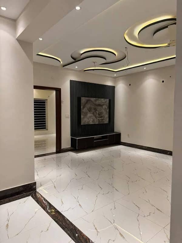 Owner Meeting Possible 10 Marla Used Well Maintained Luxury Designer House For Sale In Bahria Town Lahore 28