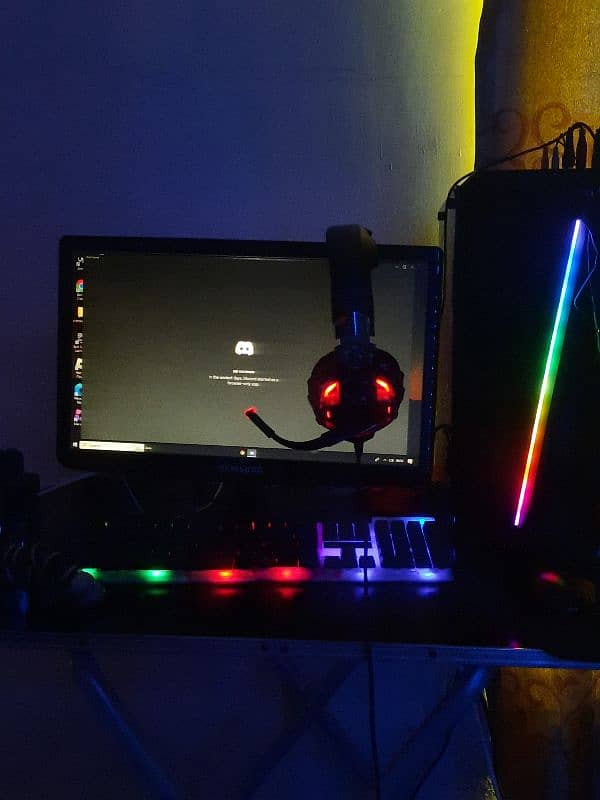 RGB gaming pc, orignal samsung monitor, gaming rgb headset FOR SALE! 0