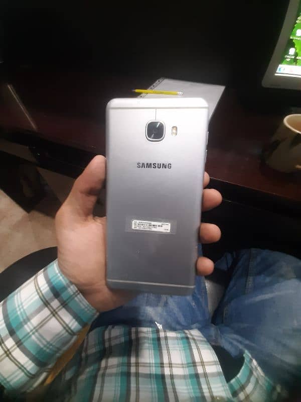 Samsung galaxy c7000 0