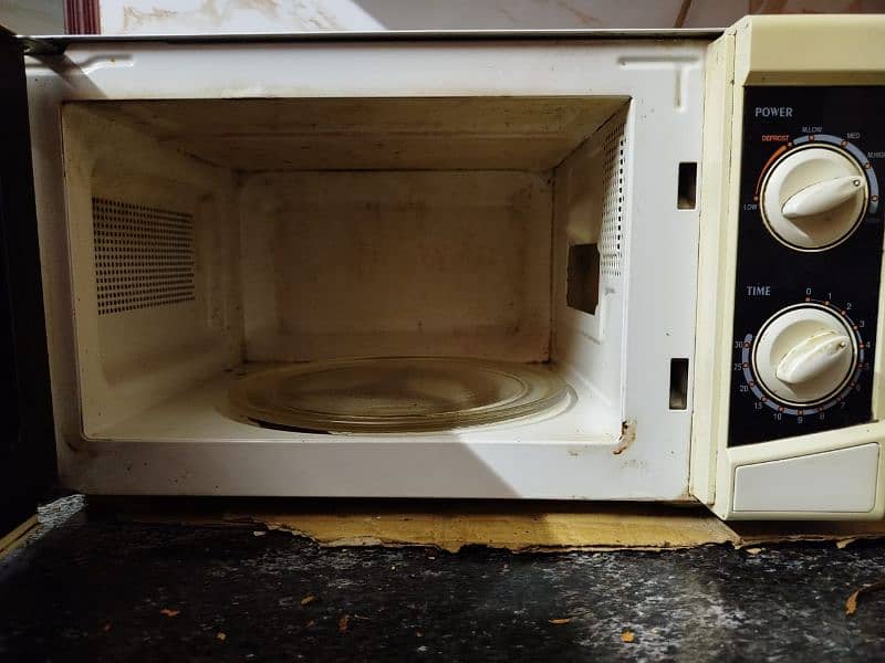 MICROWAVE OVEN 1