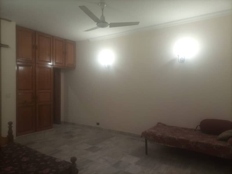 BEAUTIFUL 01 KANAL LOWER PORTION AVAILABLE FOR RENT 8