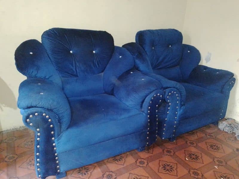 2 Seater Sofa 4 Months use best Condition 2