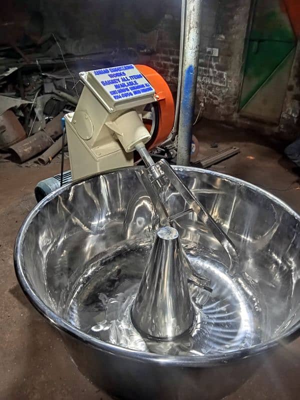 Flour mixer machine/ Atta mixer machine/Dough machine/ Dough mixer 10