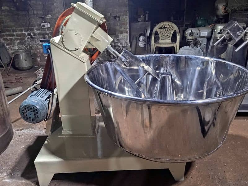 Flour mixer machine/ Atta mixer machine/Dough machine/ Dough mixer 11