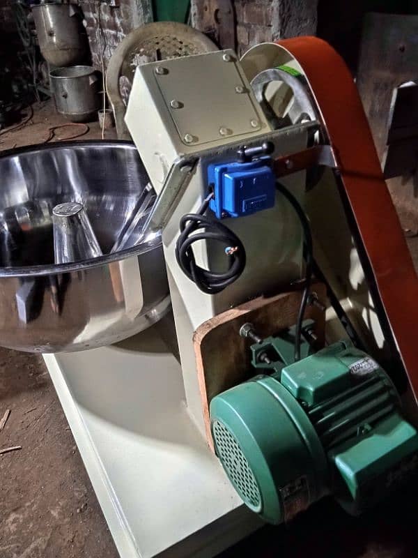 Flour mixer machine/ Atta mixer machine/Dough machine/ Dough mixer 13