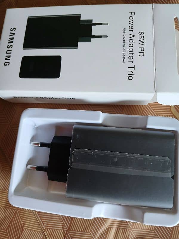 Samsung 3 in 1 charger available 4