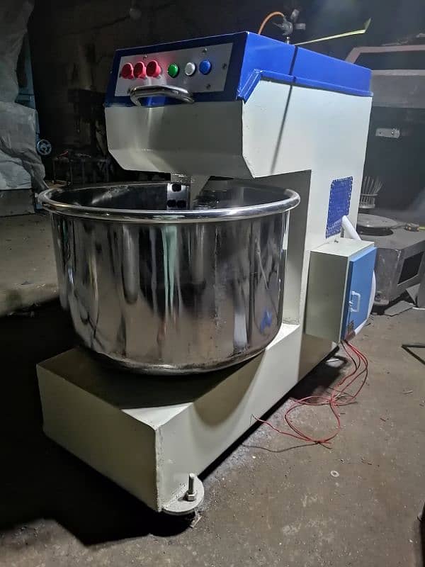 Flour mixer machine/Dough mixer machine /Atta machine /Dough machine 16