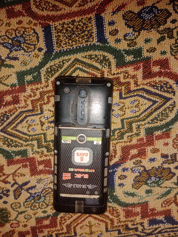 Nokia mobile 108 for sale in vip condition sim one work ni kr rhi. 2