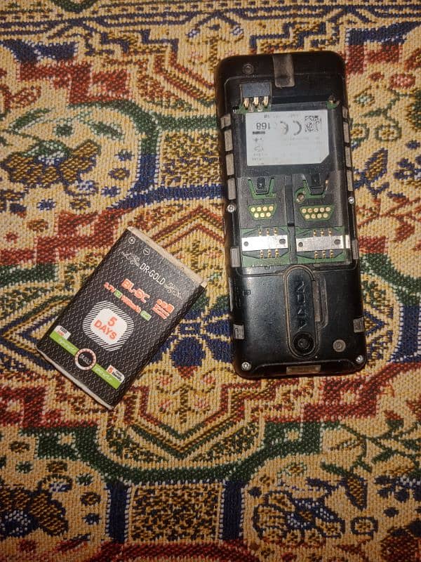 Nokia mobile 108 for sale in vip condition sim one work ni kr rhi. 3