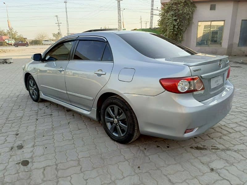 Toyota Corolla Altis 2013 4