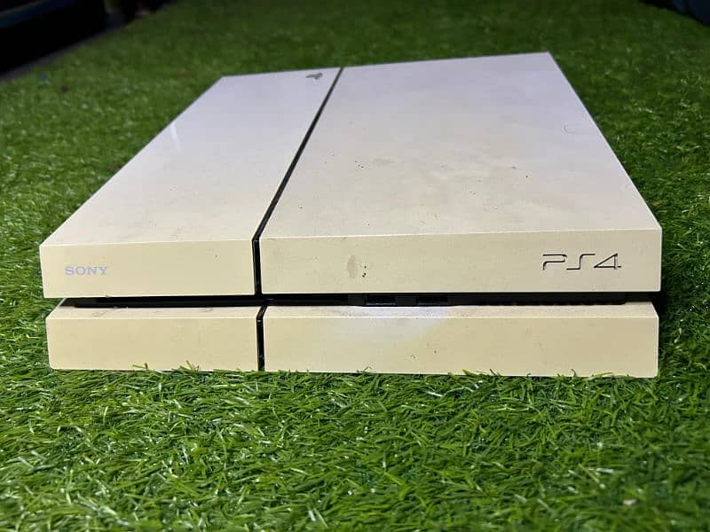 PS4 Fat 500gb with 2 wireless controllers and 3 Games 3