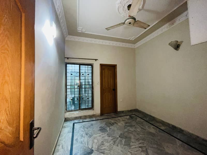 5 Marla Ground Floor Portion For Rent Near Emporium Johar Town 5