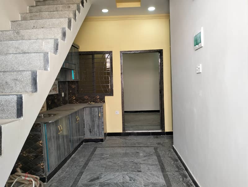 2.5 Marle house for sale in bank calony Dhamyal road 14