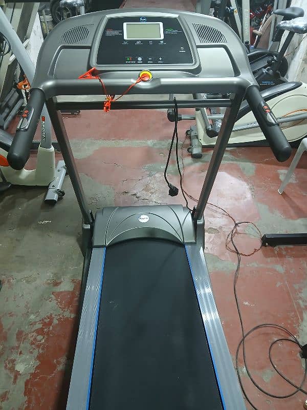 treadmils. (0309 5885468). ellapticals. spin bikes. gym cycles. home gym 8