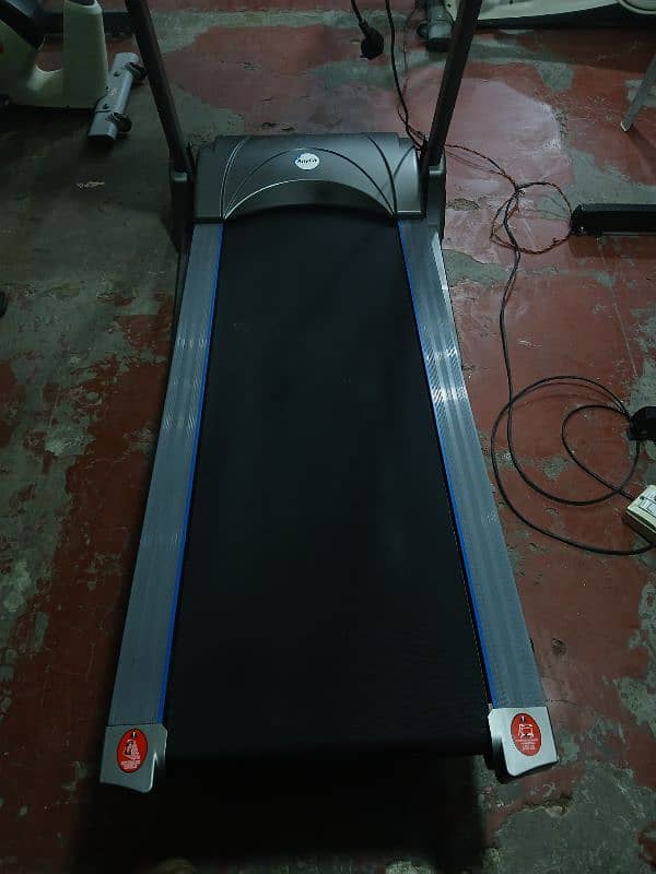 treadmils. (0309 5885468). ellapticals. spin bikes. gym cycles. home gym 9