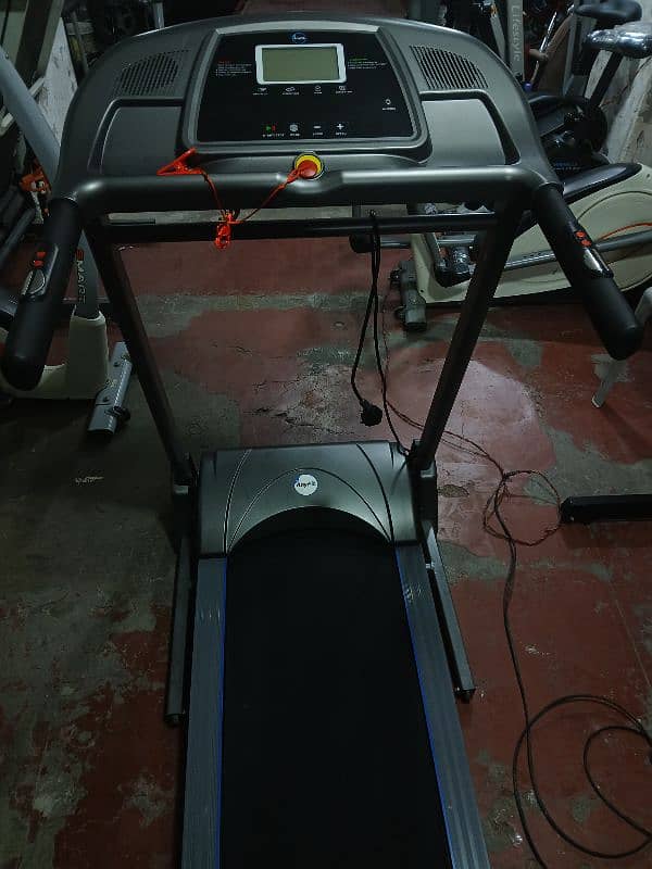 treadmils. (0309 5885468). ellapticals. spin bikes. gym cycles. home gym 10