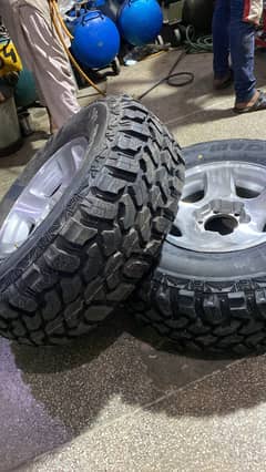 265/75/16 jeep tyres