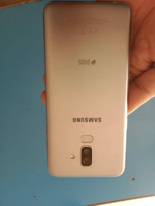 Samsung Galaxy j8 4/64 6