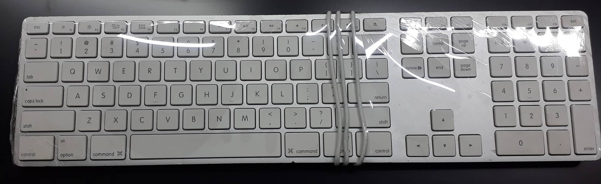 APPLE SLIM SMART KEYBOARD FOR APPLE LOVERS 0