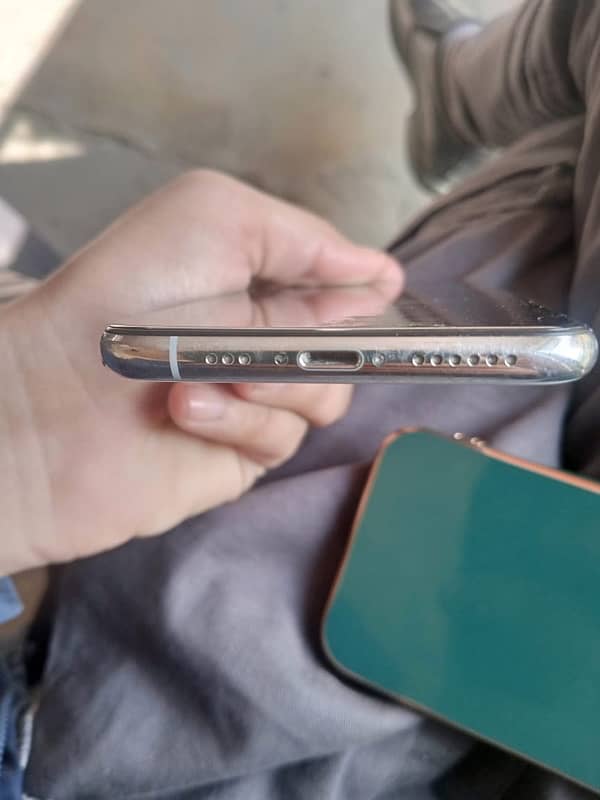 iphone xs 64gb urgent sale 4